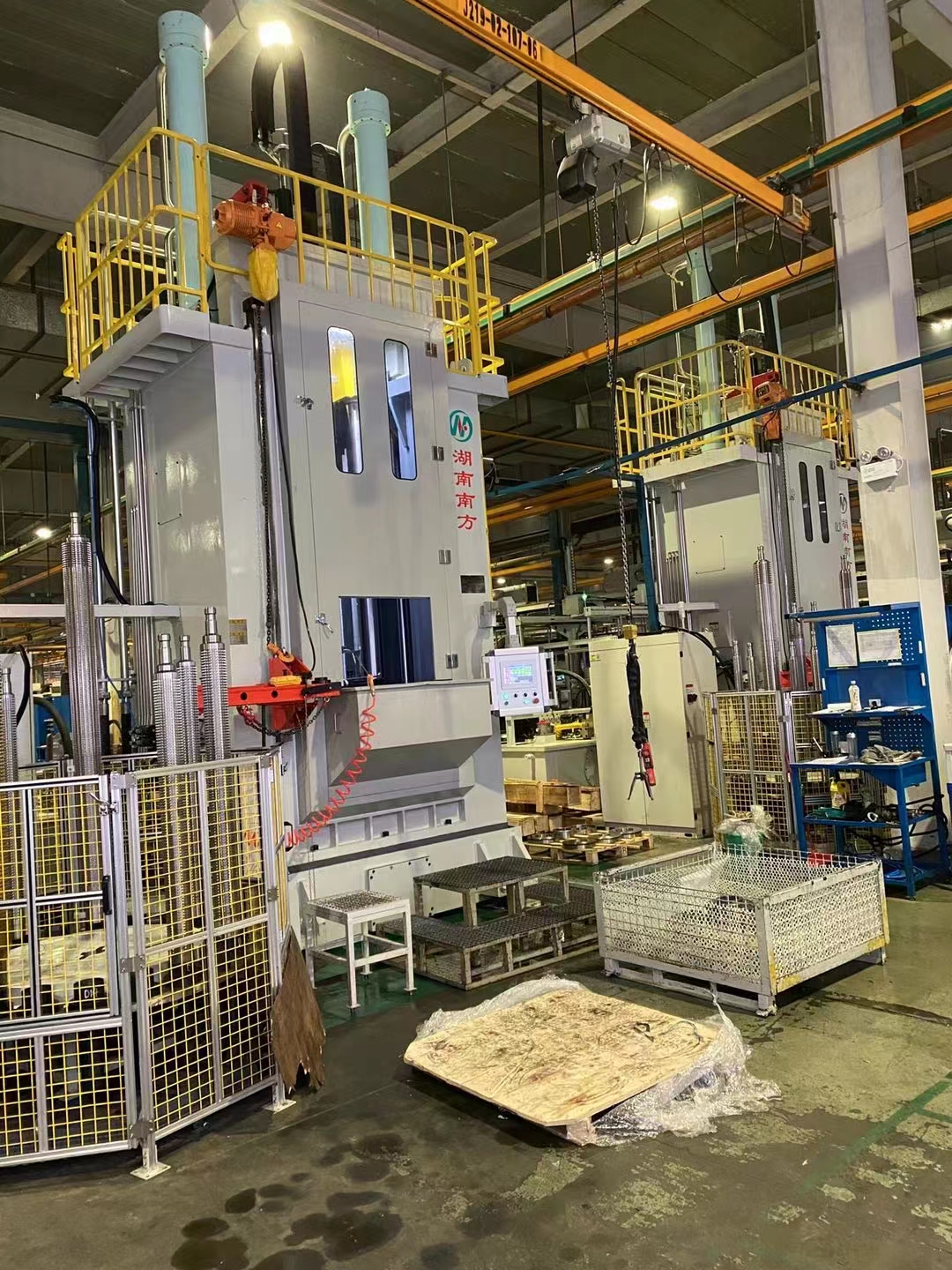 LG55730雙(shuang)導柱(zhu)上拉(la)式立(li)式内(nei)拉床(chuang)