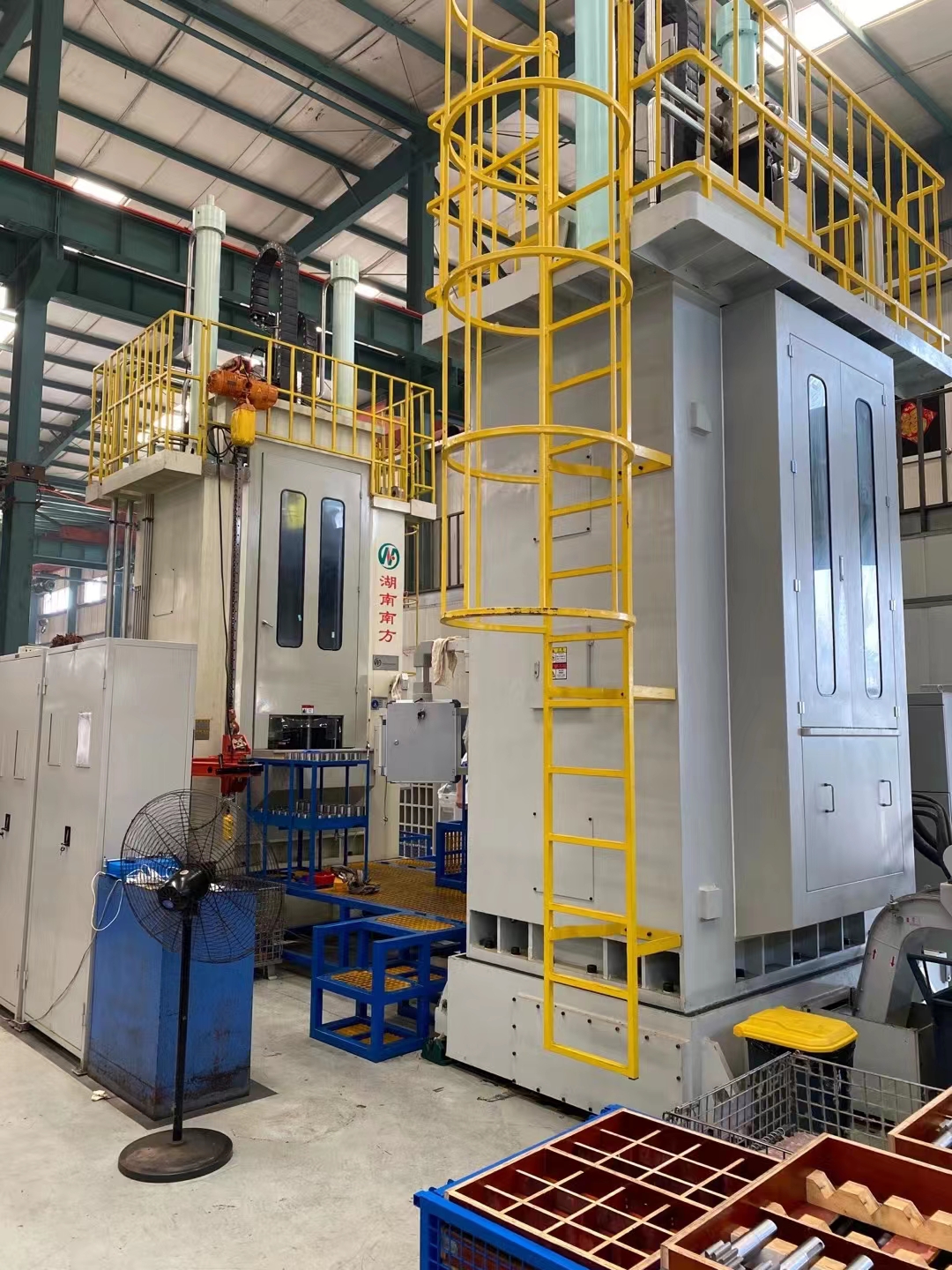 LG557系列雙導(dao)柱上拉式(shi)立式數控(kong)内拉床